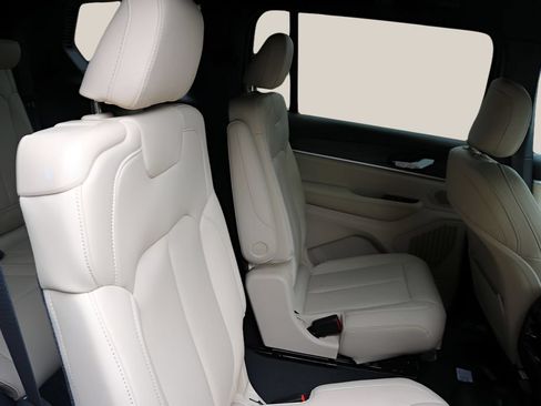New 2026 Jeep Grand Cherokee L Limited AWD/4WD image 19