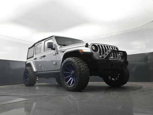 Used 2019 Jeep Wrangler Unlimited Sahara AWD/4WD image 27