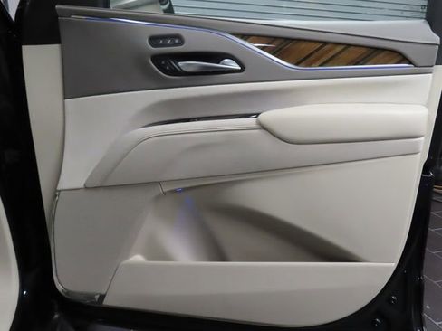 Certified 2023 Cadillac Escalade Premium Luxury Platinum image 12