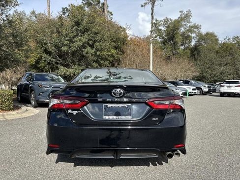 Used 2023 Toyota Camry SE image 3