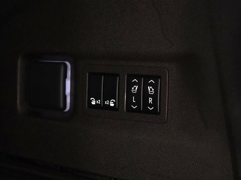 Used 2023 GMC Yukon XL Denali w/ Advanced Technology Package image 22