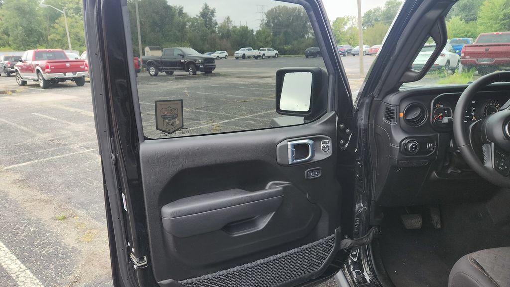 Used 2026 Jeep Gladiator Mojave AWD/4WD image 15