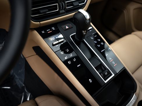 New 2025 Porsche Macan image 14