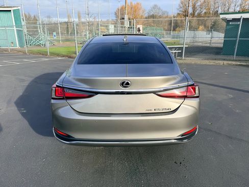 Used 2021 Lexus ES 250 w/ Premium Package AWD/4WD image 4