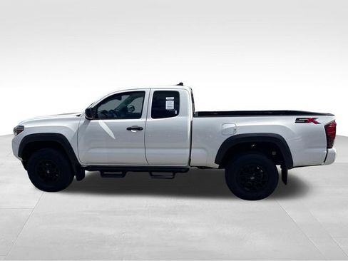 Used 2022 Toyota Tacoma SR w/ SX Package RWD image 2