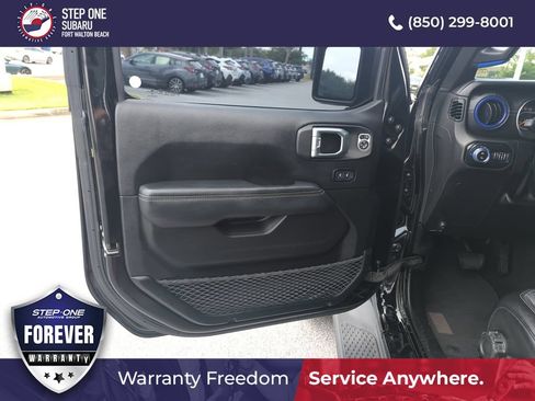 Used 2020 Jeep Gladiator Overland AWD/4WD image 18