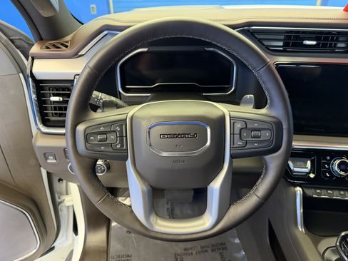 Used 2023 GMC Sierra 1500 Denali w/ Technology Package AWD/4WD image 17