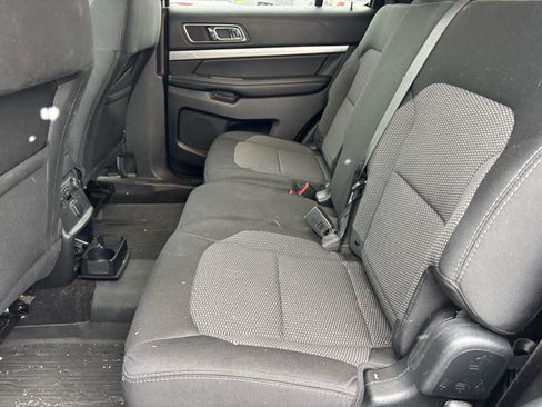Used 2019 Ford Explorer XLT image 8