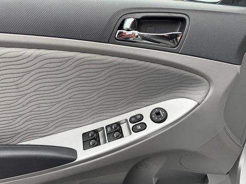 Used 2013 Hyundai Accent GLS w/ Premium Pkg FWD image 11