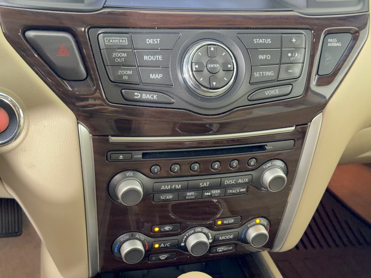 Used 2015 Nissan Pathfinder Platinum FWD image 25
