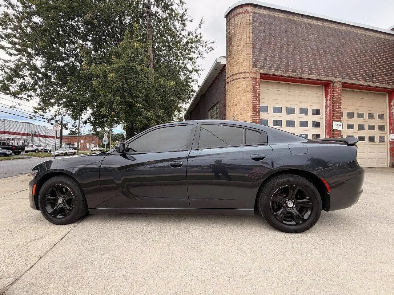 Used 2019 Dodge Charger SXT RWD image 12