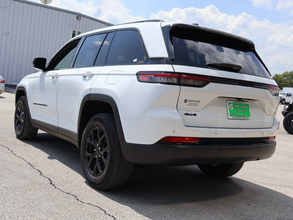 Used 2024 Jeep Grand Cherokee Altitude AWD/4WD image 3