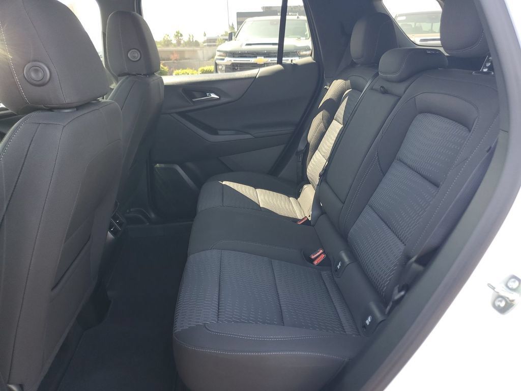 Used 2026 Chevrolet Equinox LT w/ Safety and Technology Package FWD image 25