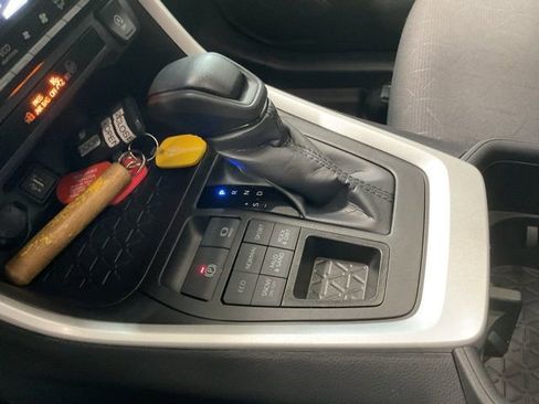 Used 2025 Toyota RAV4 XLE image 16