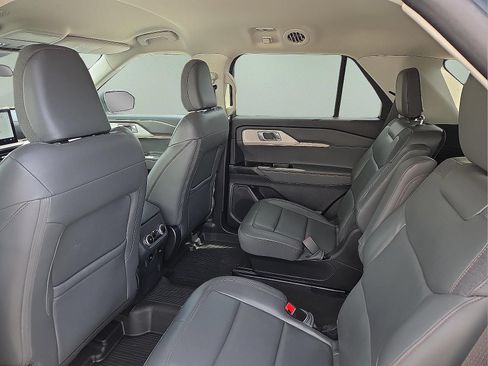 Used 2025 Ford Explorer Active w/ Active Comfort Package AWD/4WD image 19