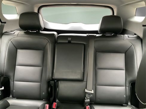 Used 2024 GMC Terrain SLT image 12