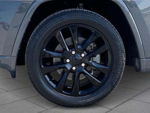 Used 2021 Jeep Grand Cherokee Laredo X image 11