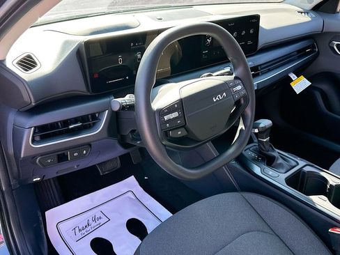 New 2025 Kia K4 LXS image 9