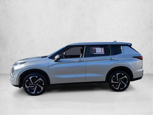 Used 2024 Mitsubishi Outlander SE image 9