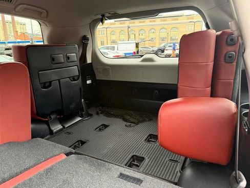 Used 2019 Lexus LX 570 4WD w/ Luxury Package image 31