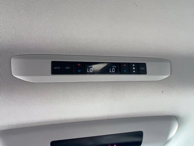 Used 2025 Toyota Sienna XLE w/ XLE Plus Package FWD image 31
