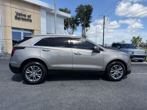Used 2022 Cadillac XT5 Premium Luxury w/ Technology Package FWD image 2