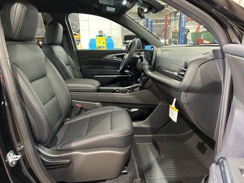 New 2026 Chevrolet Traverse LT w/ Driver Confidence Package AWD/4WD image 40