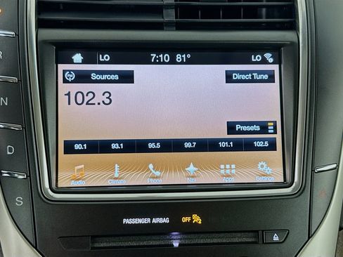 Used 2017 Lincoln MKX Select w/ Select Plus Package FWD image 16