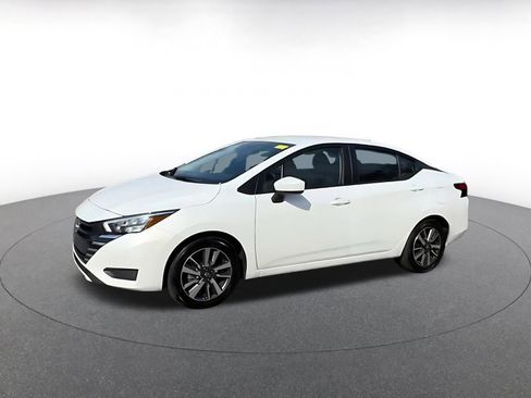 Used 2025 Nissan Versa SV image 8
