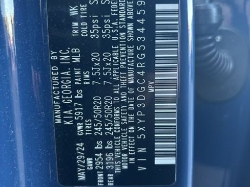 Used 2024 Kia Telluride EX w/ EX Captain's Chair Package image 8