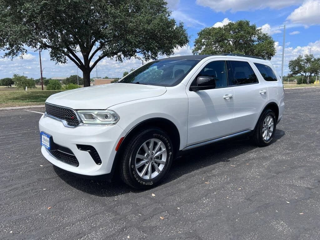 Used 2023 Dodge Durango SXT RWD image 3