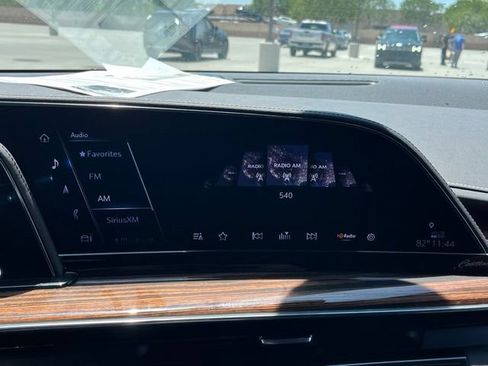 Used 2024 Cadillac Escalade ESV Luxury RWD image 22