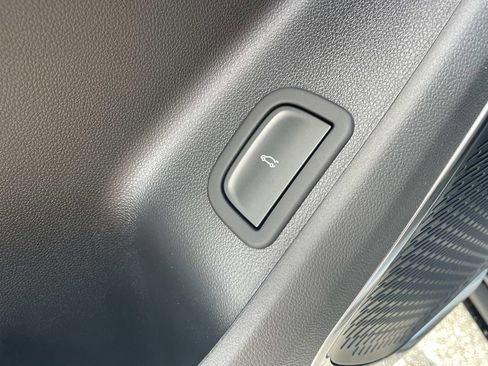 New 2026 Chevrolet Traverse RS image 18