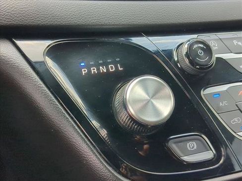 Used 2025 Chrysler Pacifica Select FWD image 12