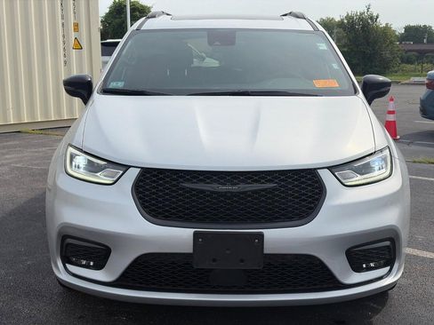 Used 2026 Chrysler Pacifica Limited w/ S Appearance Package FWD image 2