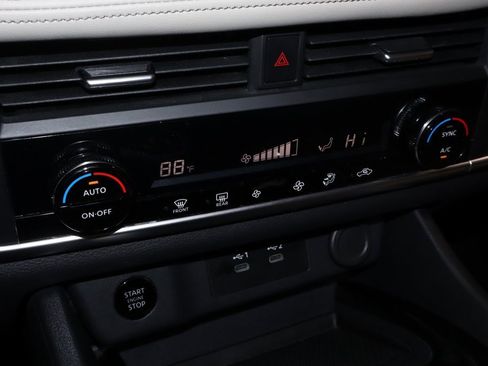 Certified 2025 Nissan Rogue SV image 30