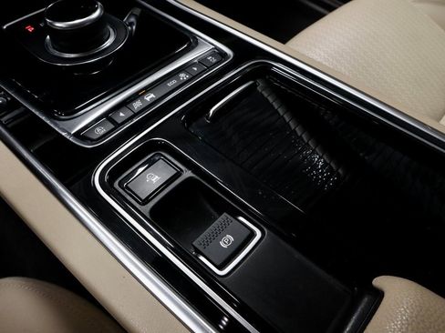 Used 2020 Jaguar XF Prestige image 31