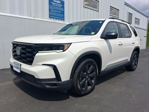 Used 2023 Honda Pilot Sport image 1