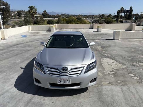 Used 2010 Toyota Camry LE image 5