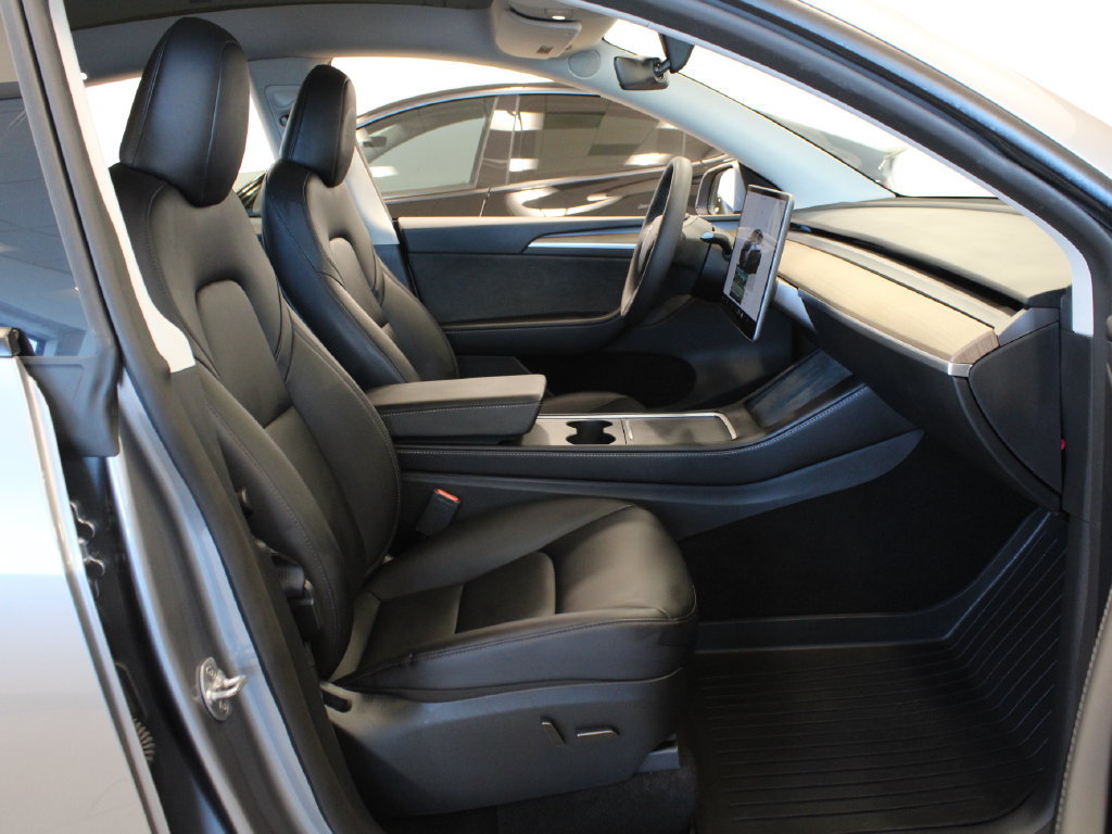 Used 2025 Tesla Model Y Performance AWD/4WD image 17