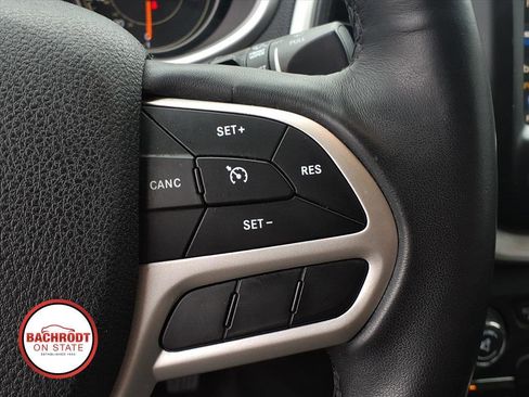 Used 2018 Jeep Cherokee Latitude Plus FWD image 22