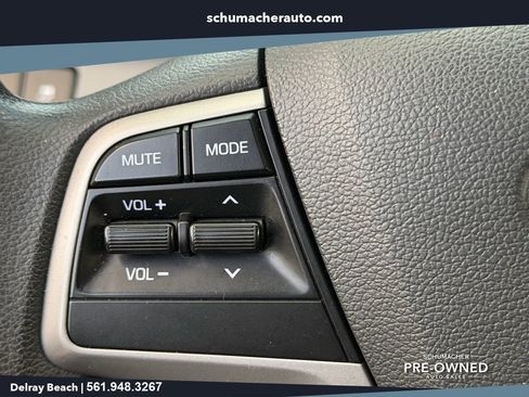 Used 2017 Hyundai Elantra SE FWD image 23