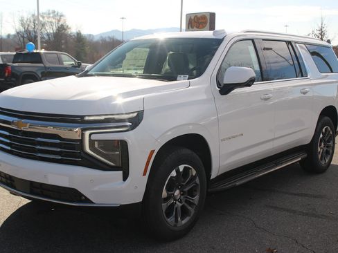 New 2026 Chevrolet Suburban LT w/ Comfort Package image 3