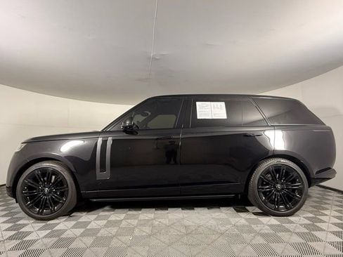 Used 2024 Land Rover Range Rover Long Wheelbase SE image 3