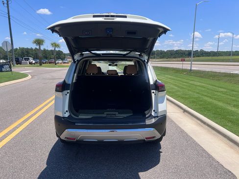 Used 2023 Nissan Rogue Platinum FWD image 6