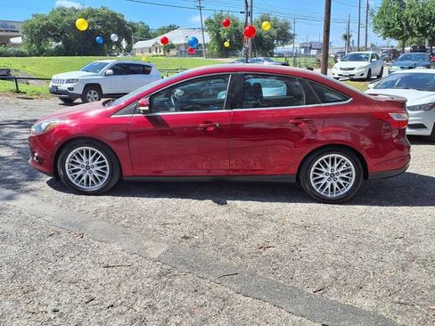 Used 2014 Ford Focus Titanium FWD image 4