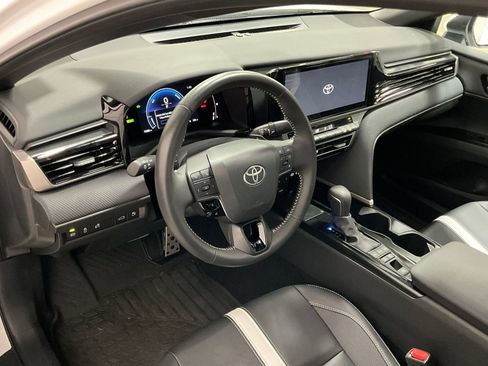 Used 2025 Toyota Camry SE w/ Multimedia Upgrade Package image 14