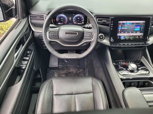 Used 2023 Jeep Wagoneer Series III AWD/4WD image 9