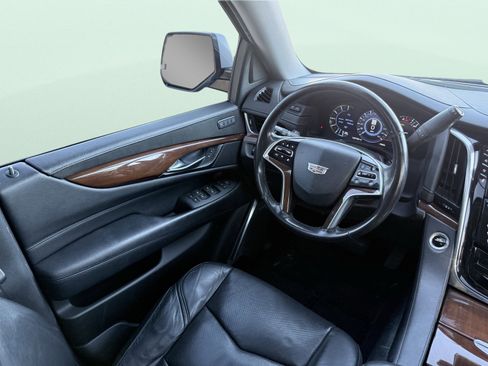 Used 2018 Cadillac Escalade Premium Luxury image 58