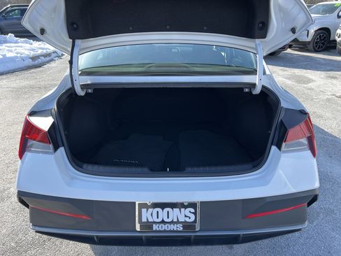 Used 2024 Hyundai Elantra SEL image 24